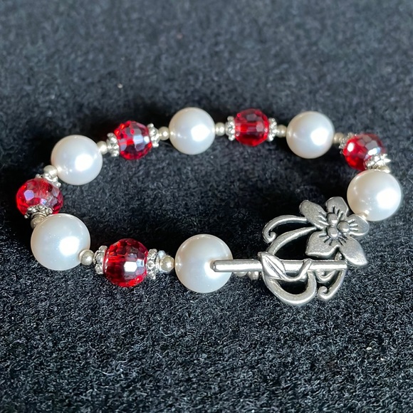 Swarovski & Shell Pearl Bracelet - Picture 2 of 3